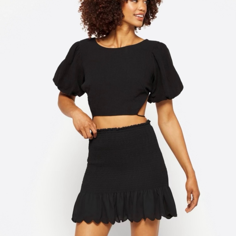 VERO MODA Lisa Smocked Black Crepe Fit Flare Mini Flutter Skirt Size Medium NWT